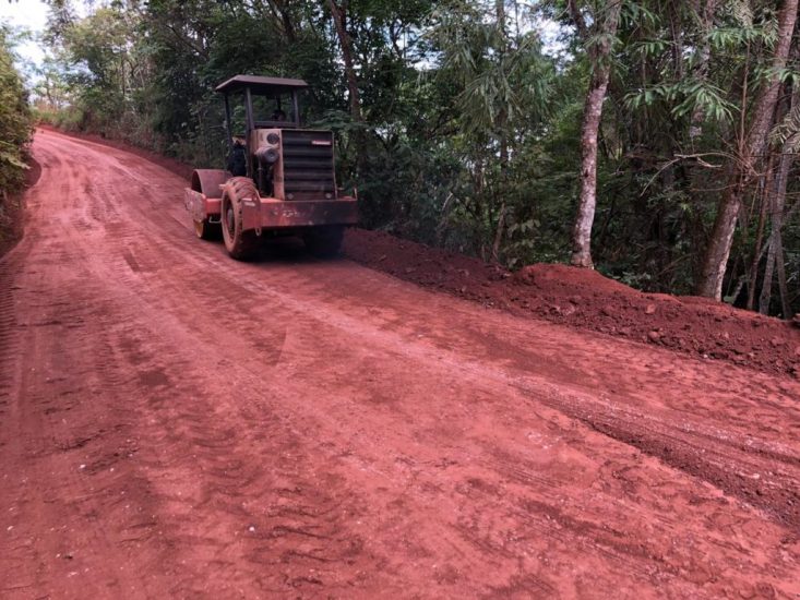 Pavimentação de estradas com rejeitos de mineração melhora vias em Mariana