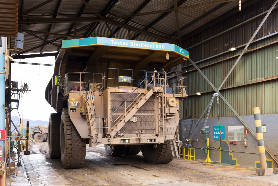 Mineradora avança nos testes com alternativas aos combustíveis fósseis para caminhões fora de estrada